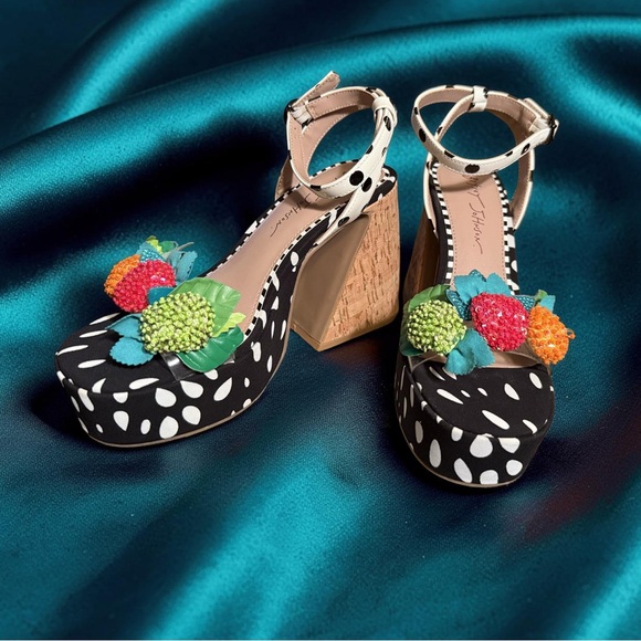Betsey Johnson Shoes - Betsey Johnson NWT Sprite Sz 7M Platform Block Heel Sandals Fruit Appliqué SH302
